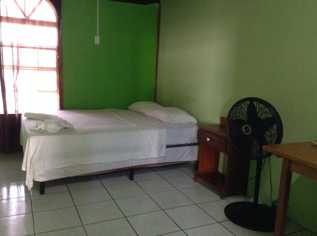 Amelia Guest House San Pedro  Ngoại thất bức ảnh