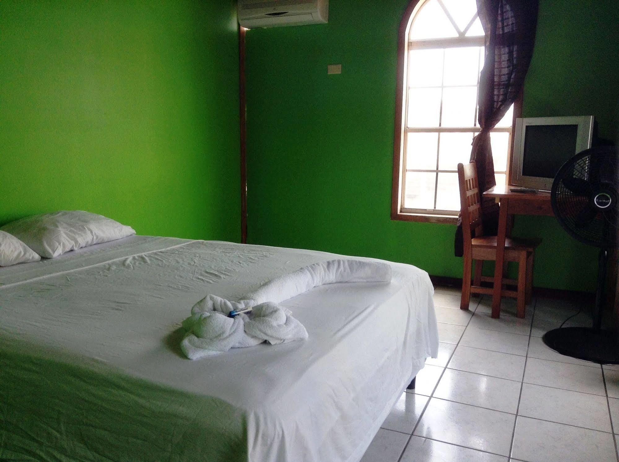 Amelia Guest House San Pedro  Ngoại thất bức ảnh
