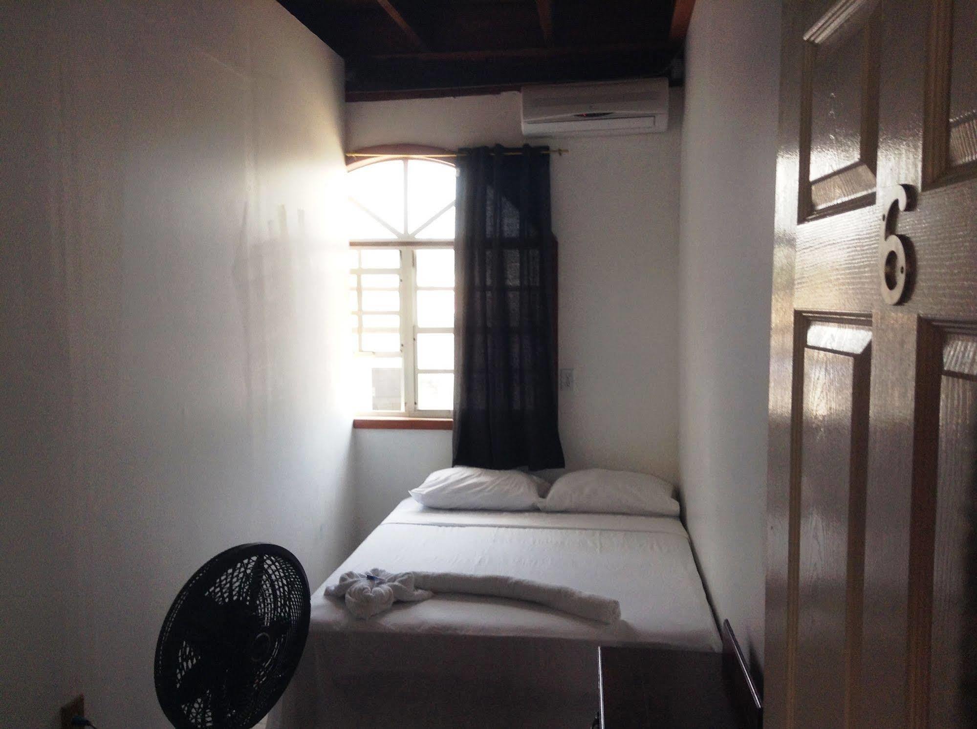 Amelia Guest House San Pedro  Ngoại thất bức ảnh