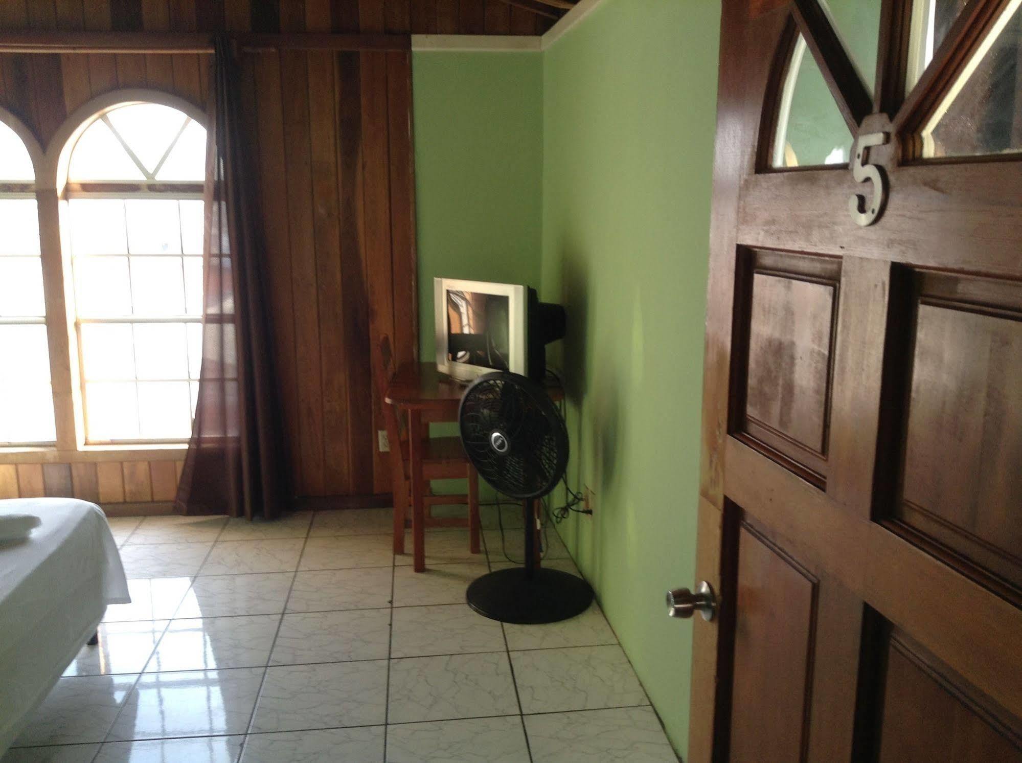 Amelia Guest House San Pedro  Ngoại thất bức ảnh
